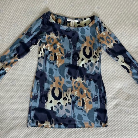 Diane von Furstenberg Silk Mini Dress, size 8, Blue Leopard Print - Picture 3 of 5